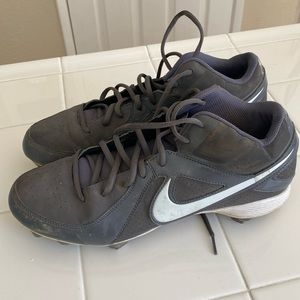Men’s Nike metal baseball cleats.